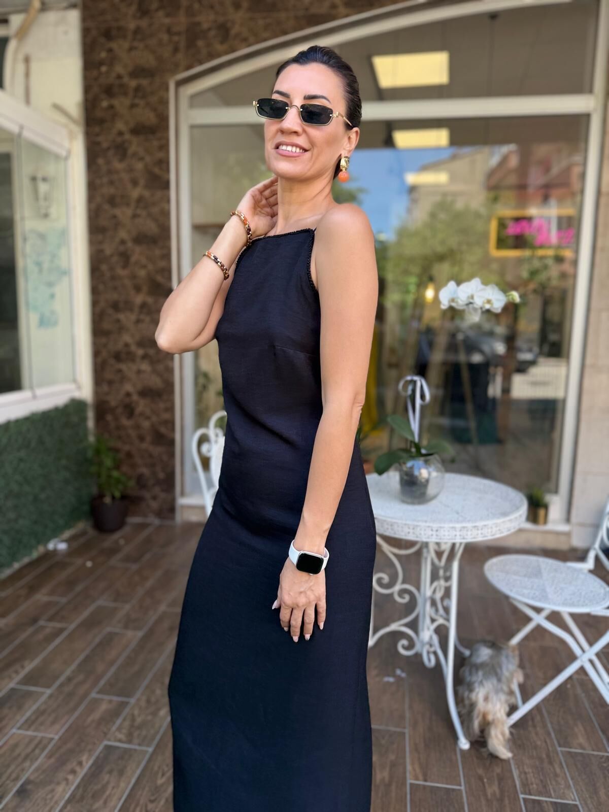 SİYAH SIRTI AÇIK ELBİSE